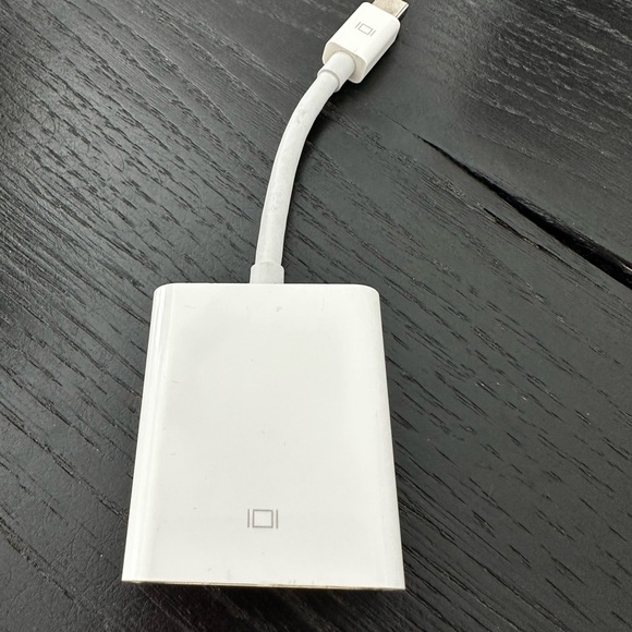 Mini Display Port to VGA Adapter - Picture 3 of 5